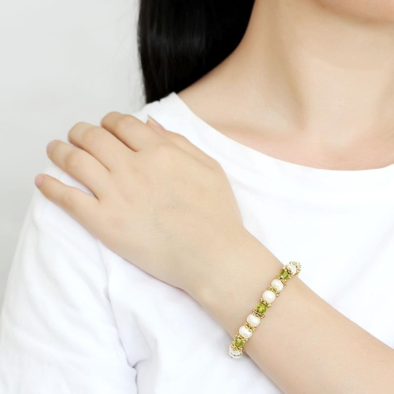 Lo4656 - Antique Silver White Metal Bracelet With Synthetic Pearl In Peridot - 6.5"