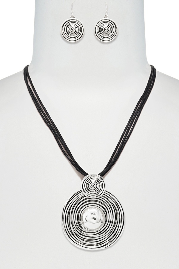 Metal Swirl Pendant Necklace Set