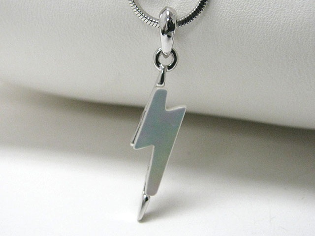 Made In Korea Whitegold Plating Mother Of Pearl Lighting Flash Pendant Necklace