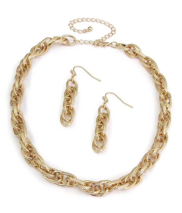 Chunky Metal Chain Necklace Set