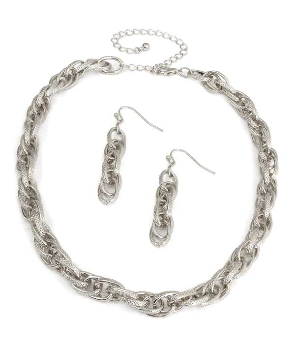 Chunky Metal Chain Necklace Set