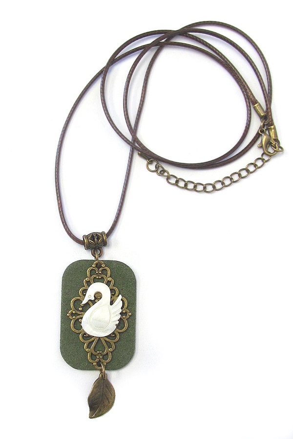 Retro Vintage Shell Swan Pendant Necklace