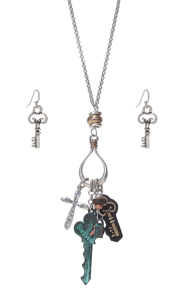 Key And Cross Charm Pendant Necklace Set