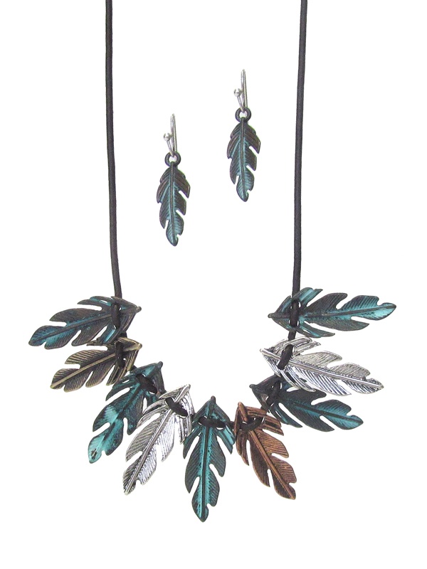 Tribal Style Multi Feather Necklace Set