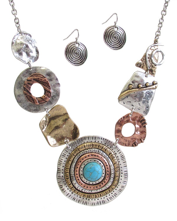 Multi Metal Disc And Ring Link Bib Necklace Set