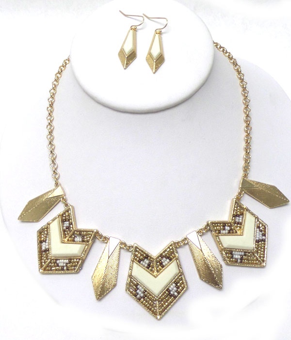 Tribal Style With Seed And Metal Shapes Necklace Set