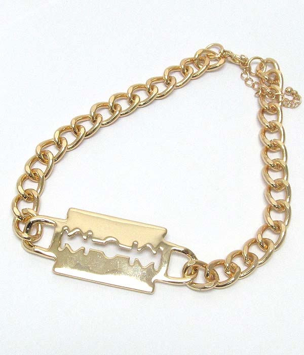 Metal Razor Blade And Thick Chain Necklace