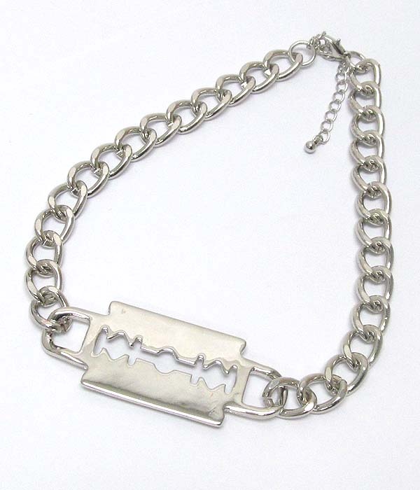 Metal Razor Blade And Thick Chain Necklace