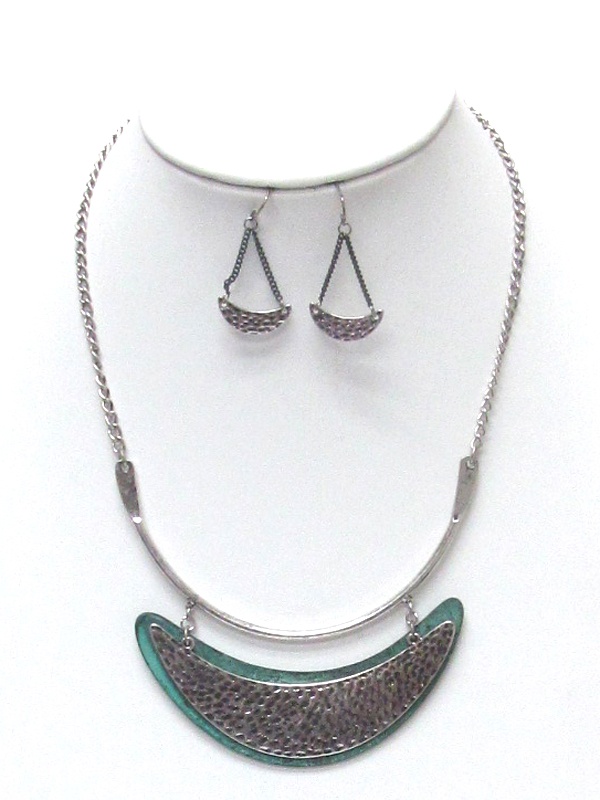 Textured Crescent Necklace Set