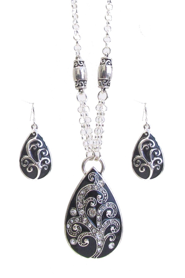 Designer Textured Teardrop Pendant Necklace Set