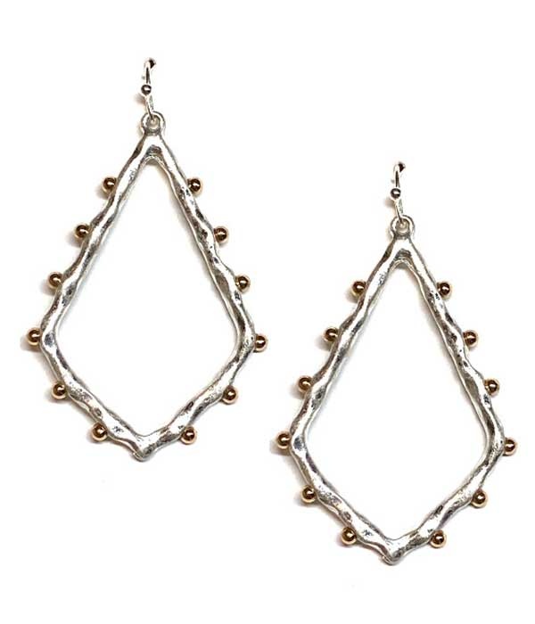 Metal Dot Diamond Shape Earring