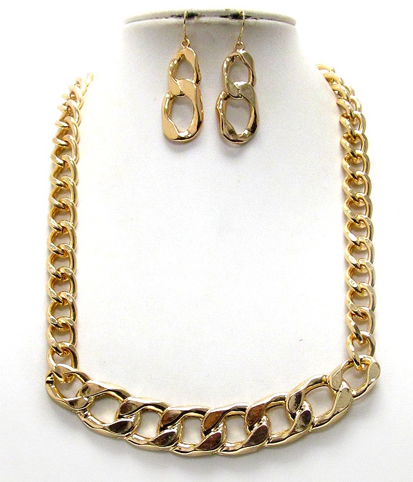 Curved Thick Chain Pendant Necklace Earring Set