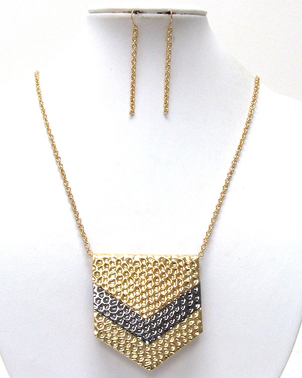 Architectural Three Layers Half Hammered Triangle Metal Lon Chain Necklce Earring Set