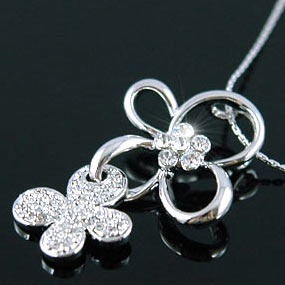 Flower Pendant Necklace Use Swarovski Crystal