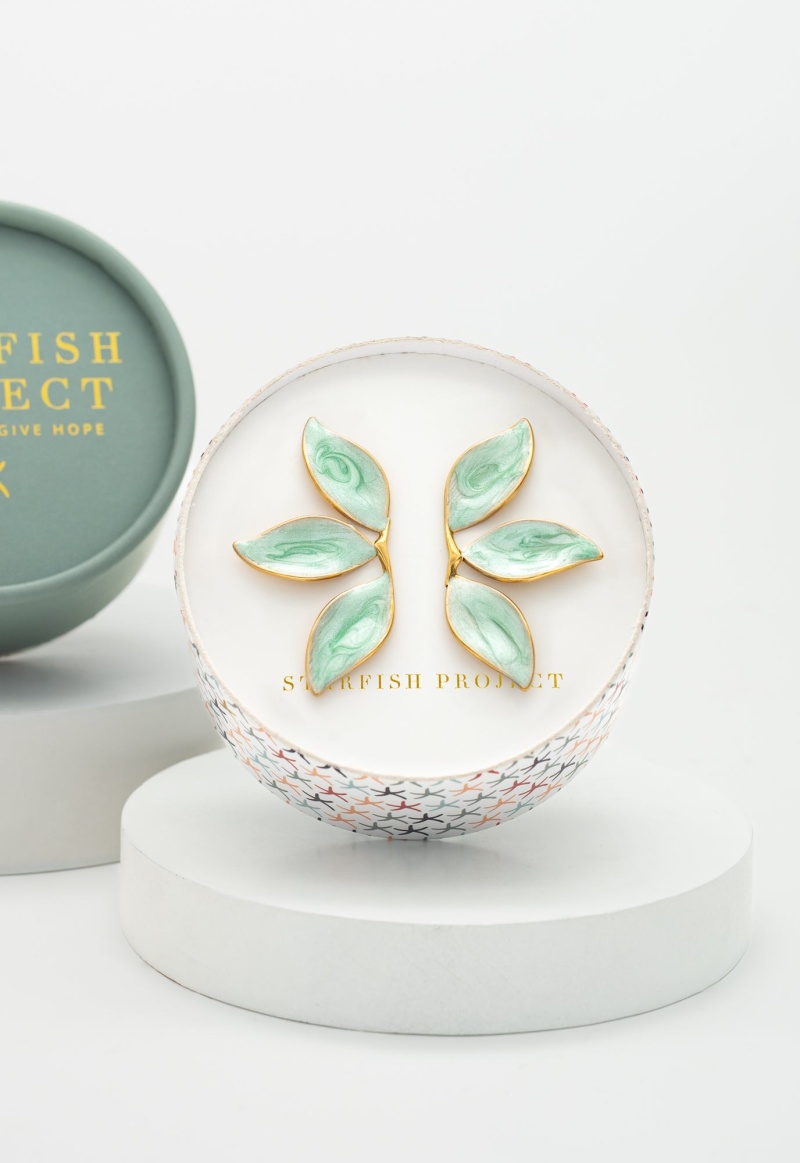 Canopy Leaf Earrings In Mint