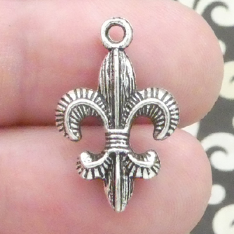 Barked Finish Fleur De Lis Charm Small In Antique Silver Pewter