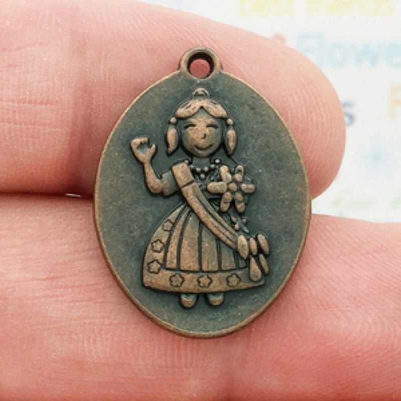 Oval Copper Quinceanera Charm In Pewter