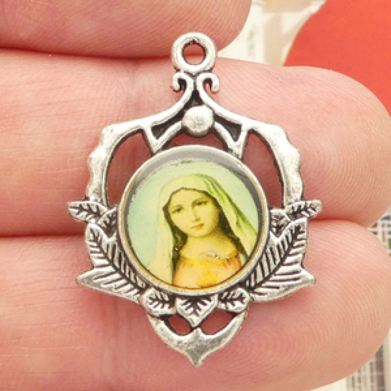 Sacred Heart Of Mary Charms Wholesale In Silver Pewter With Leaf Design